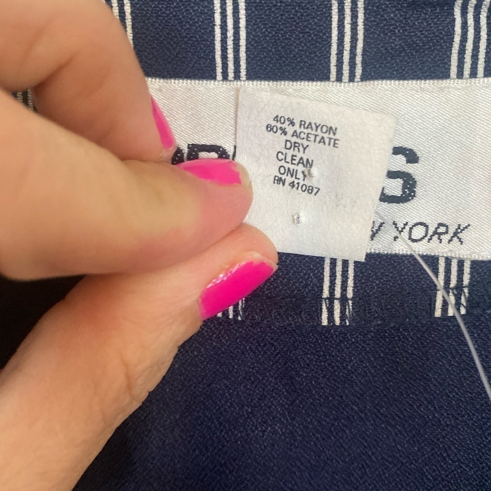 Briggs New York size large button down vest/tunic side slit